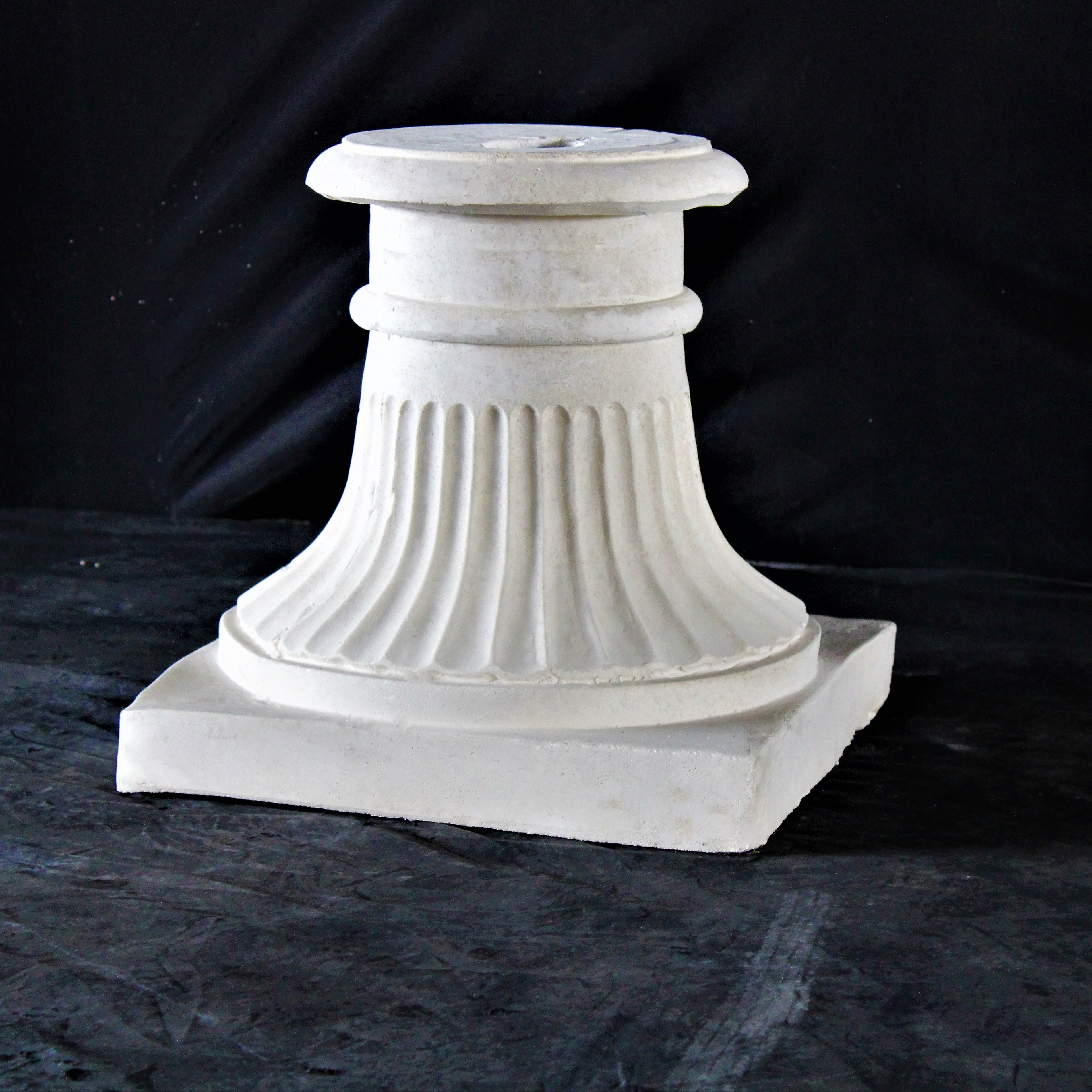 Adelmo Pedestal