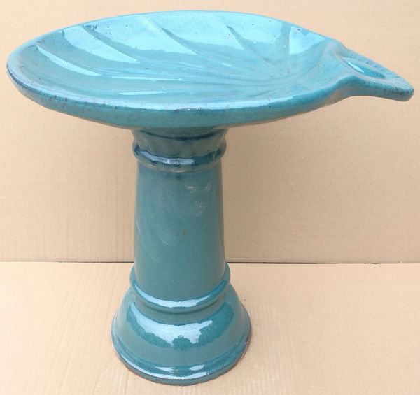 LEAF_BIRDBATH - Cast Stone International 