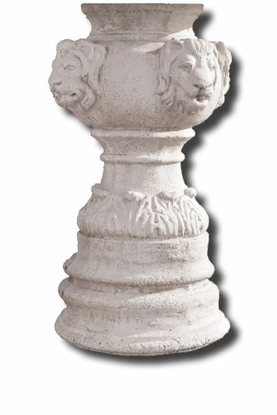 Madrid Medium Lion Pedestal